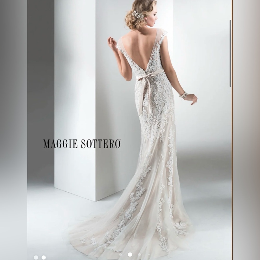 Maggie Sottero Lucinda wedding gown size 6 - Picture 9 of 9
